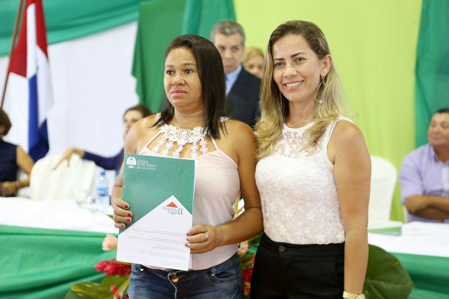 Entrega de títulos do Programa Moradia Legal II em Limoeiro de Anadia