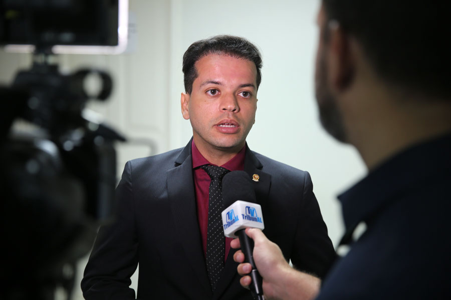 Promotor de Justiça Wesley Fernandes Oliveira.