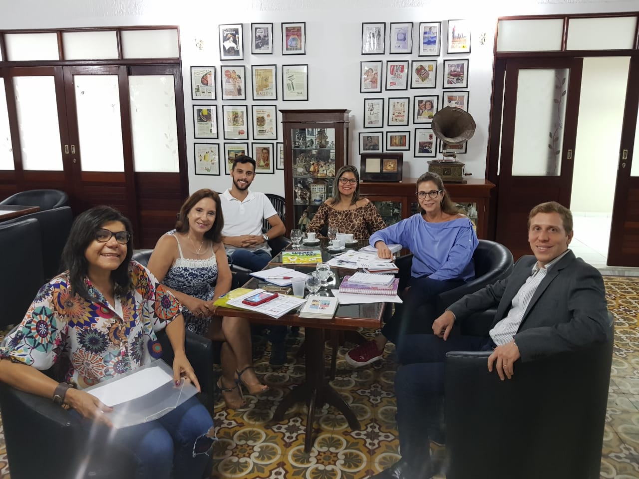 Maristela Pozitano reunida com equipe do Cidadania e Justiça.