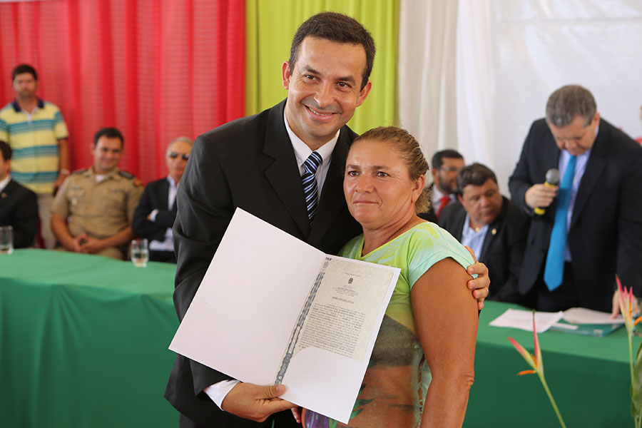 Entrega de títulos do Programa Moradia Legal II, em Igaci
