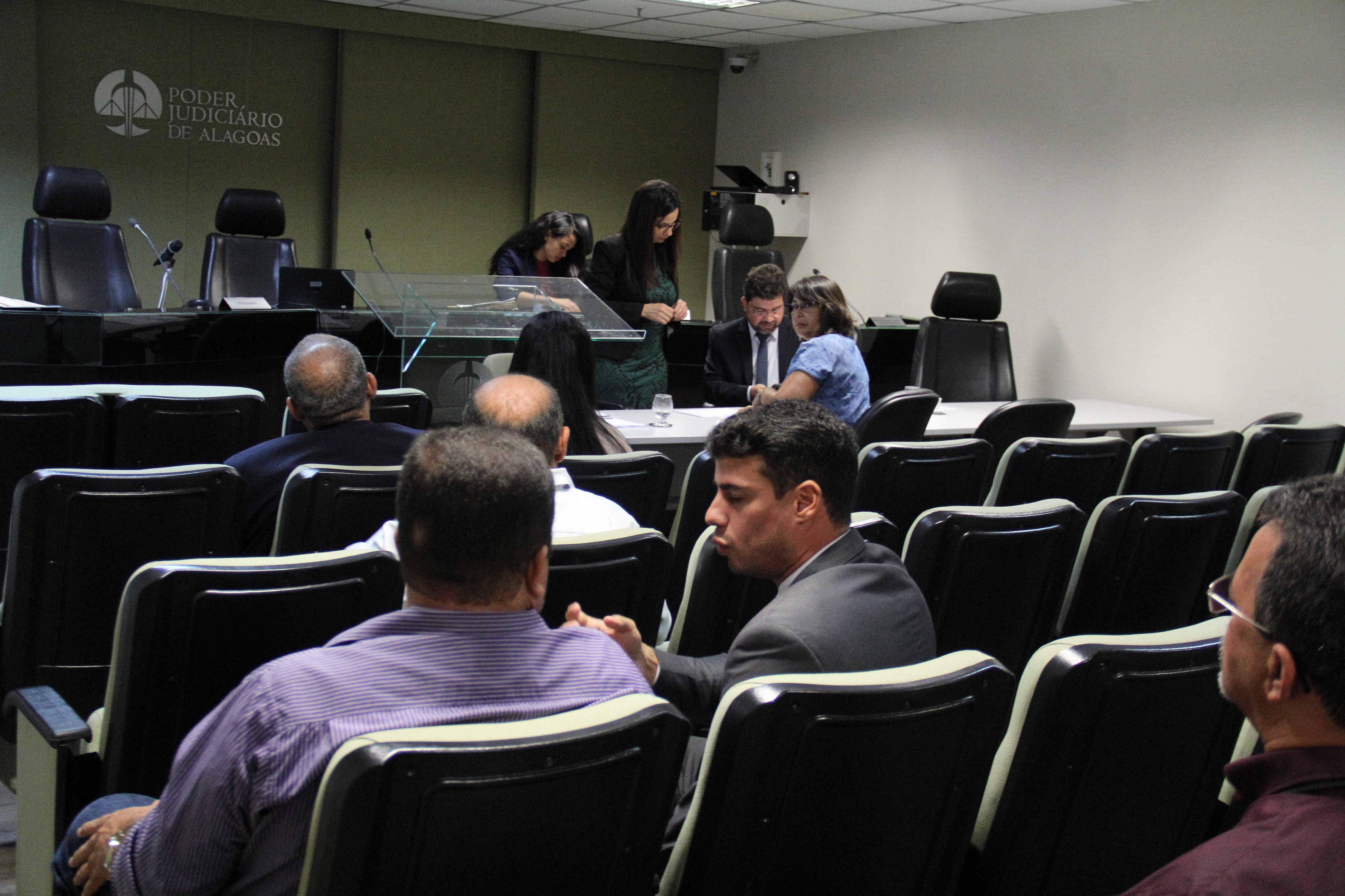 Equipe do Moradia Legal recebeu prefeitos e registradores no Tribunal