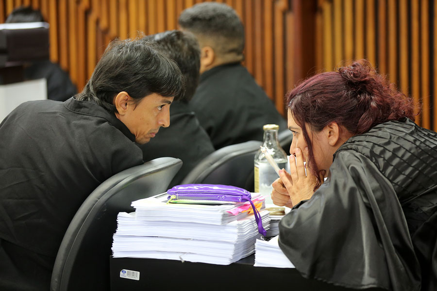 Pretinho Boiadeiro conversa com advogada.