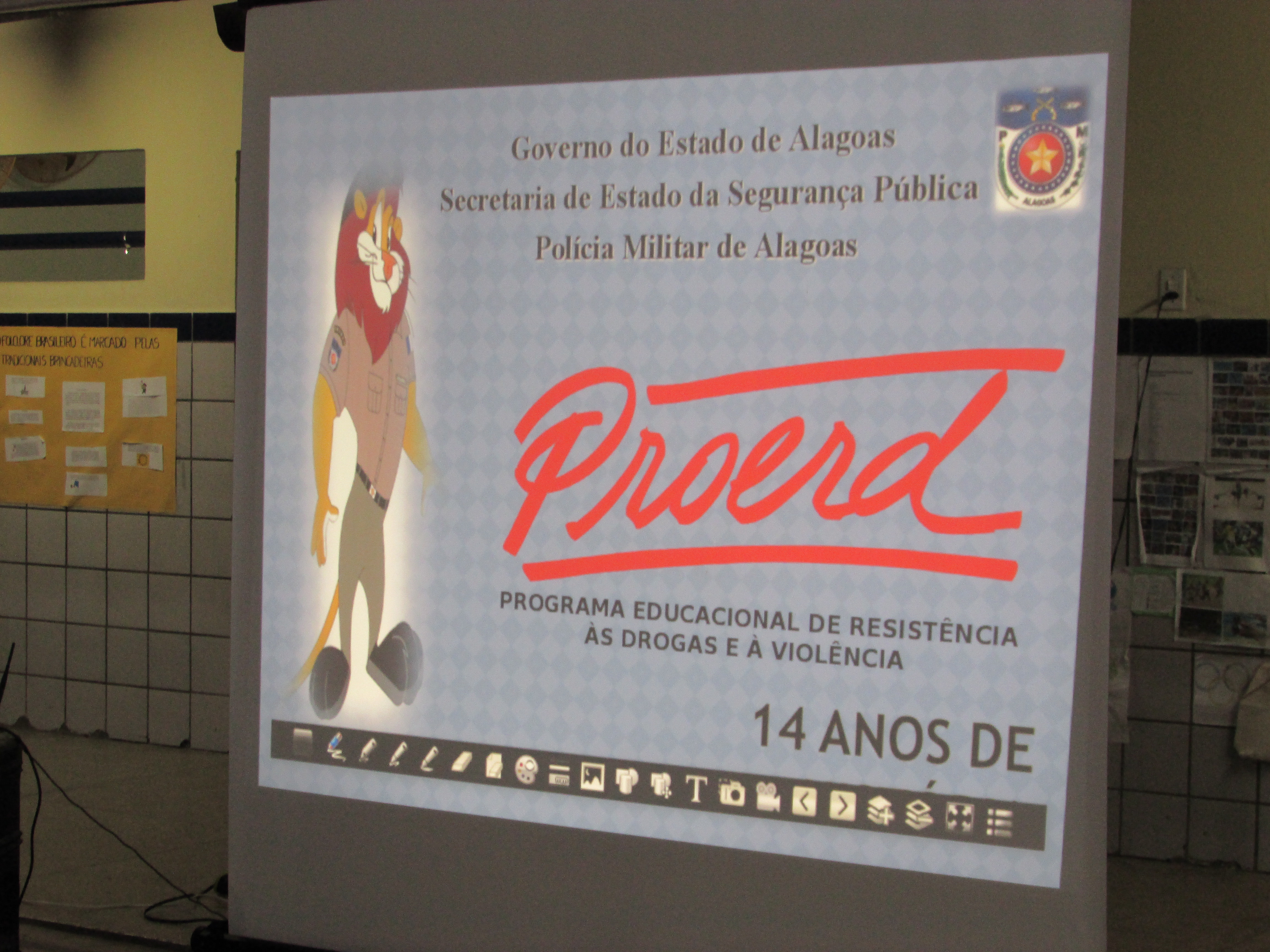 Proerd é parceiro da Esmal nas palestras de combate ao uso de drogas