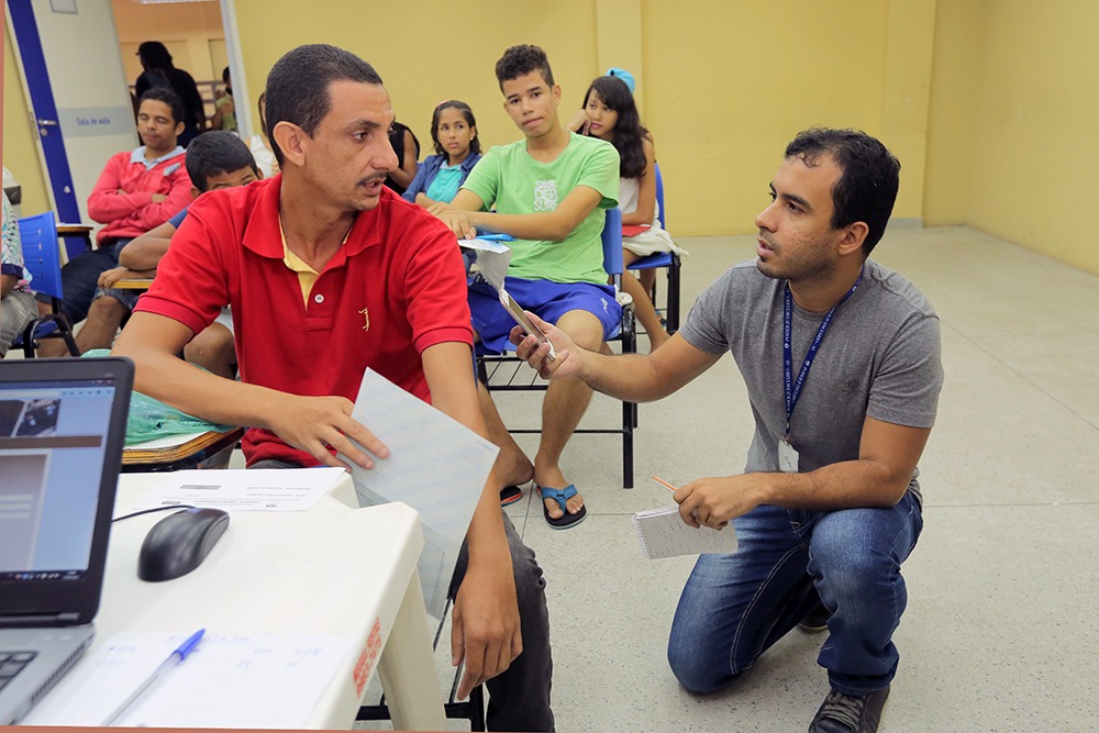 Seu Silvio dos Santos aproveitou o mutirão pra tirar o CPF dos três filhos.