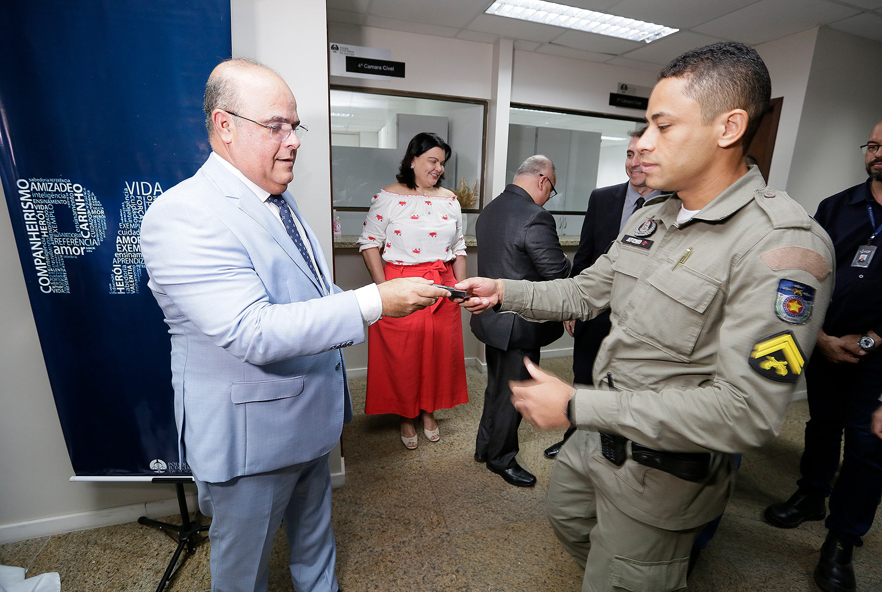 Presidência do TJAL homenageia servidores pais do Judiciário.