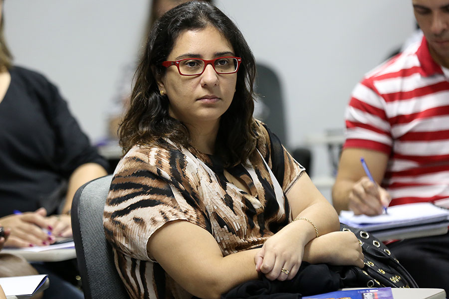 Servidora Kirly Leite