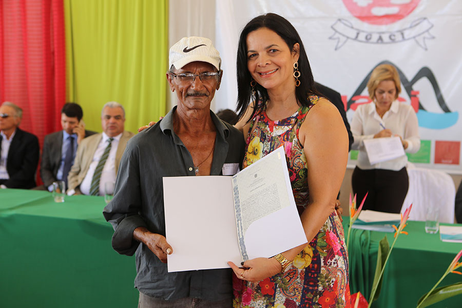 Entrega de títulos do Programa Moradia Legal II, em Igaci