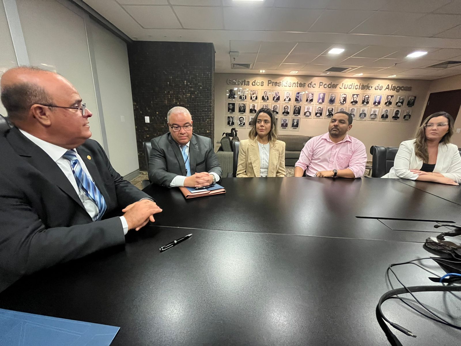 Oficias de justiça empossados junto ao presidentes Tourinho