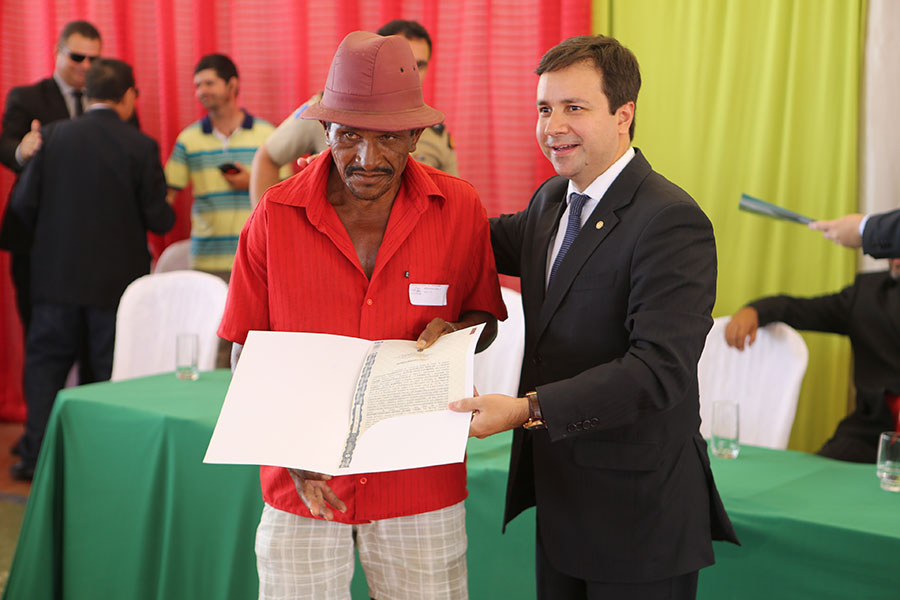 Entrega de títulos do Programa Moradia Legal II, em Igaci
