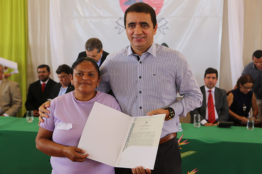 Entrega de títulos do Programa Moradia Legal II, em Igaci