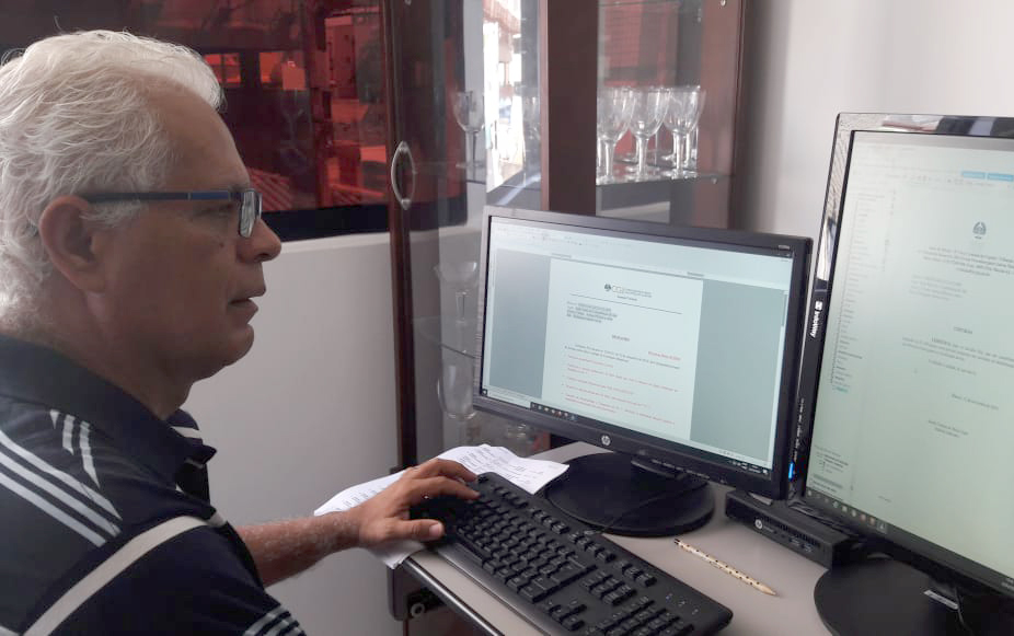 Servidor José Hecílio verifica cumprimento de inspeções.