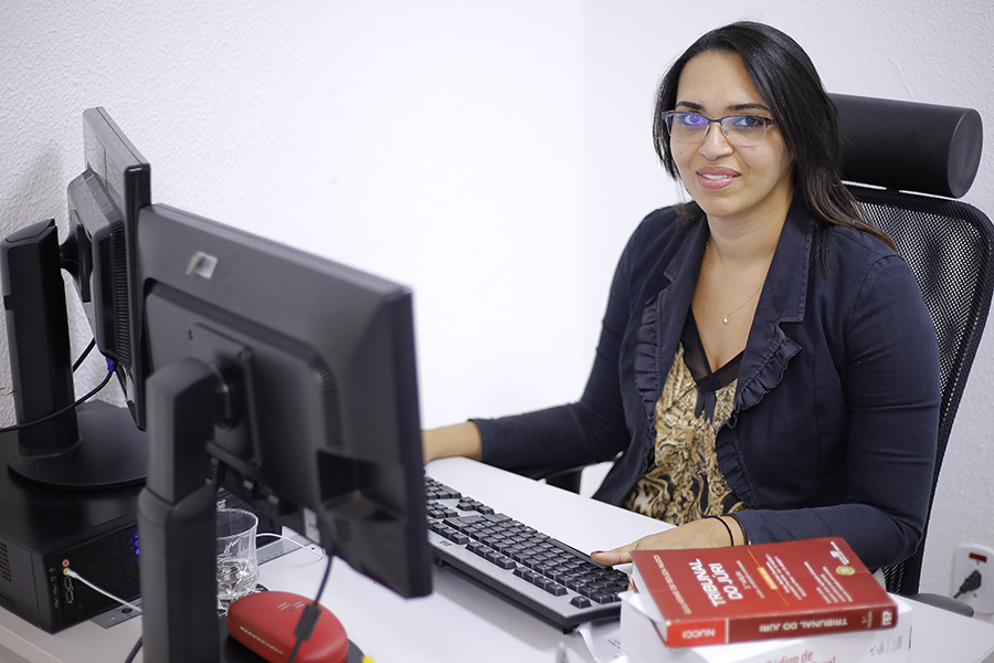 Assessora Jenifer Nascimento.