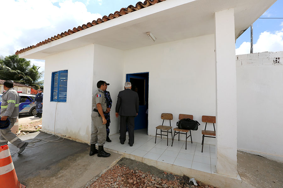 Base comunitária do Carminha não tem estrutura adequada.