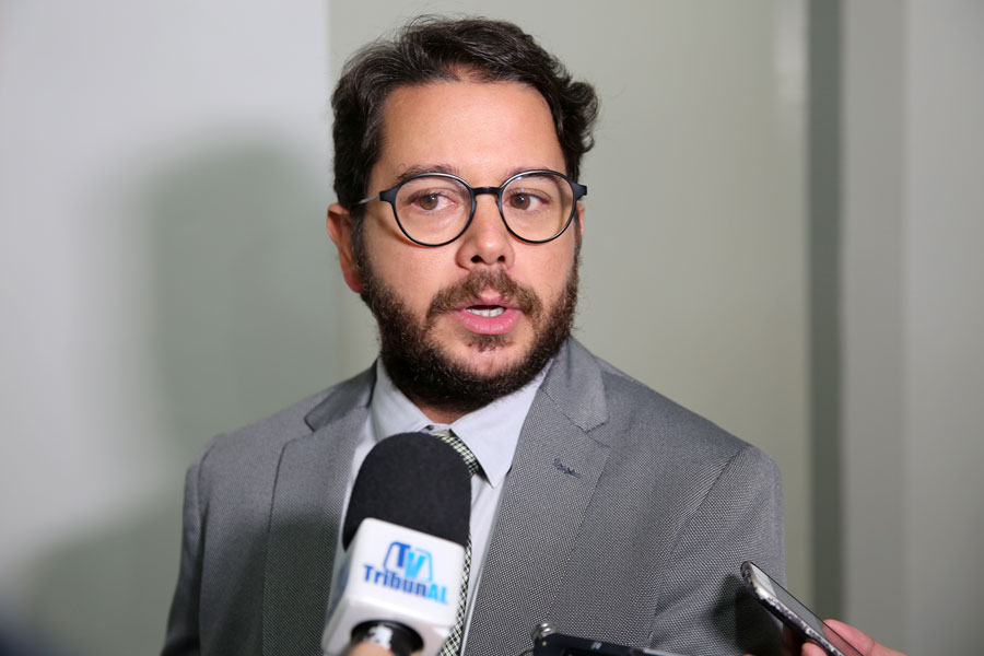 Defensor Público Manoel Correia.