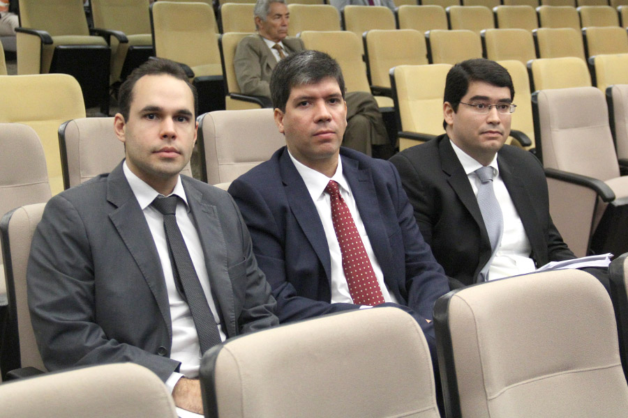 Procuradores municipais de Rio Largo acompanham julgamento.