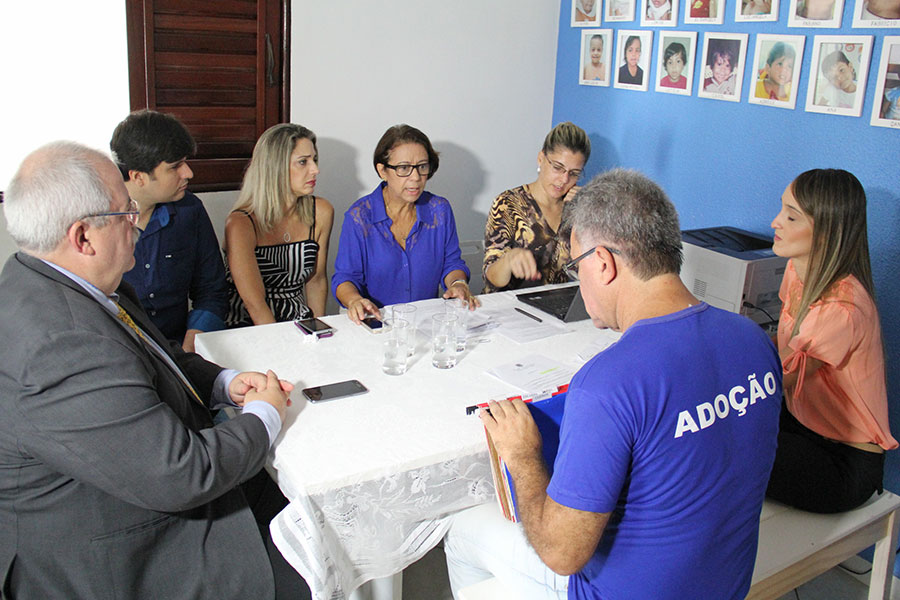 Juíza e demais envolvidos no processo participam de audiência no Laca.