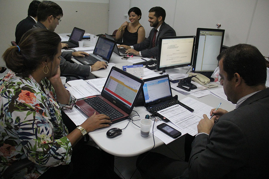 Sala de audiência onde as conciliações são feitas.