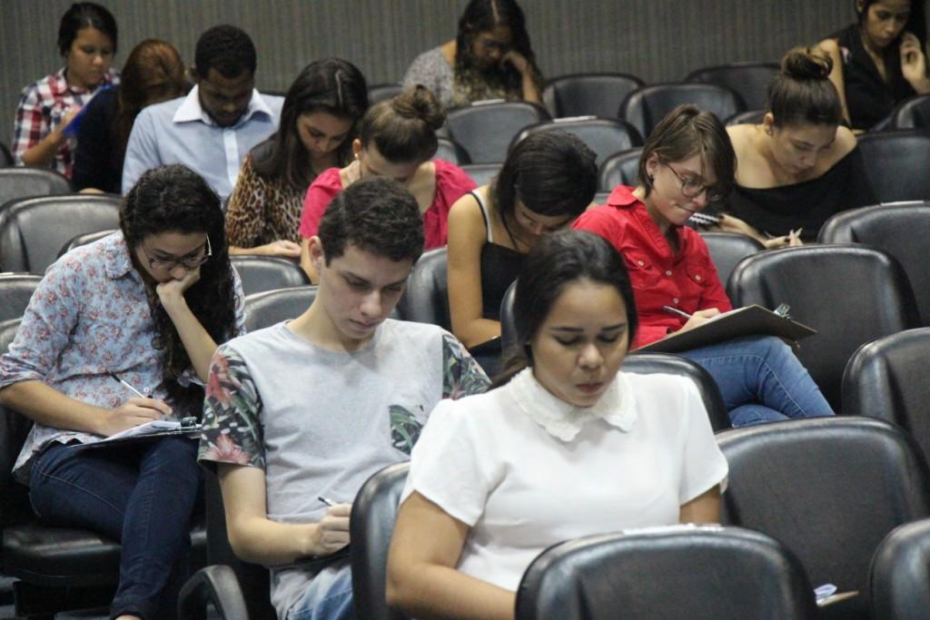 Estudantes participam de seleção para estágio em Arquitetura e Urbanismo