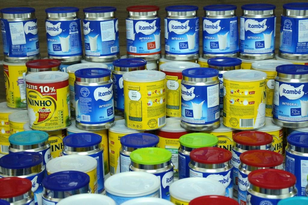 Estudantes doaram 172 latas de leite, que serão destinadas a instituições de apoio social por meio do PCJE.