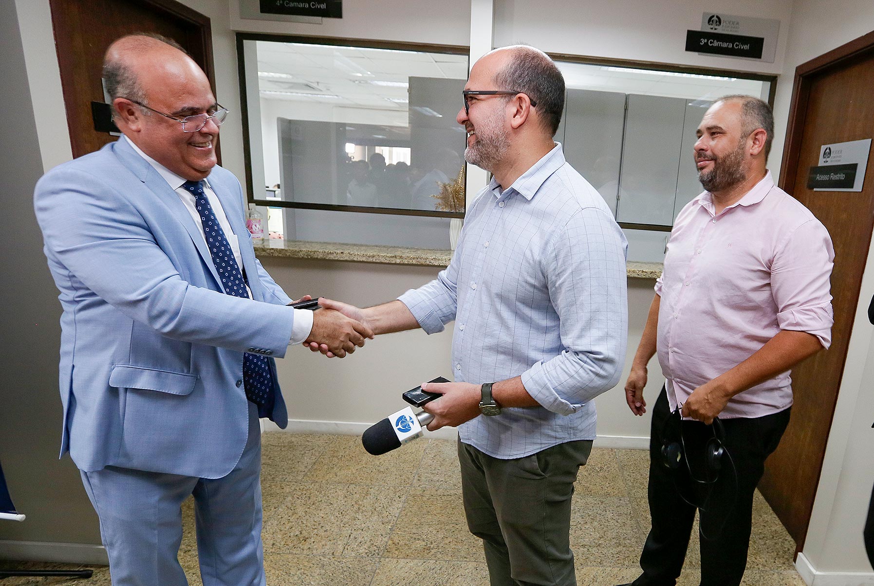 Presidência do TJAL homenageia servidores pais do Judiciário.