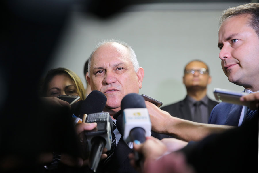 Desembargador Otávio Praxedes assume Governo do Estado.