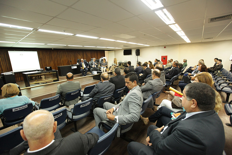 Presidente do TJ ouviu sugestões dos magistrados que atuam no Fórum.