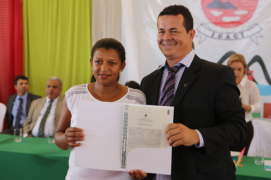 Entrega de títulos do Programa Moradia Legal II, em Igaci