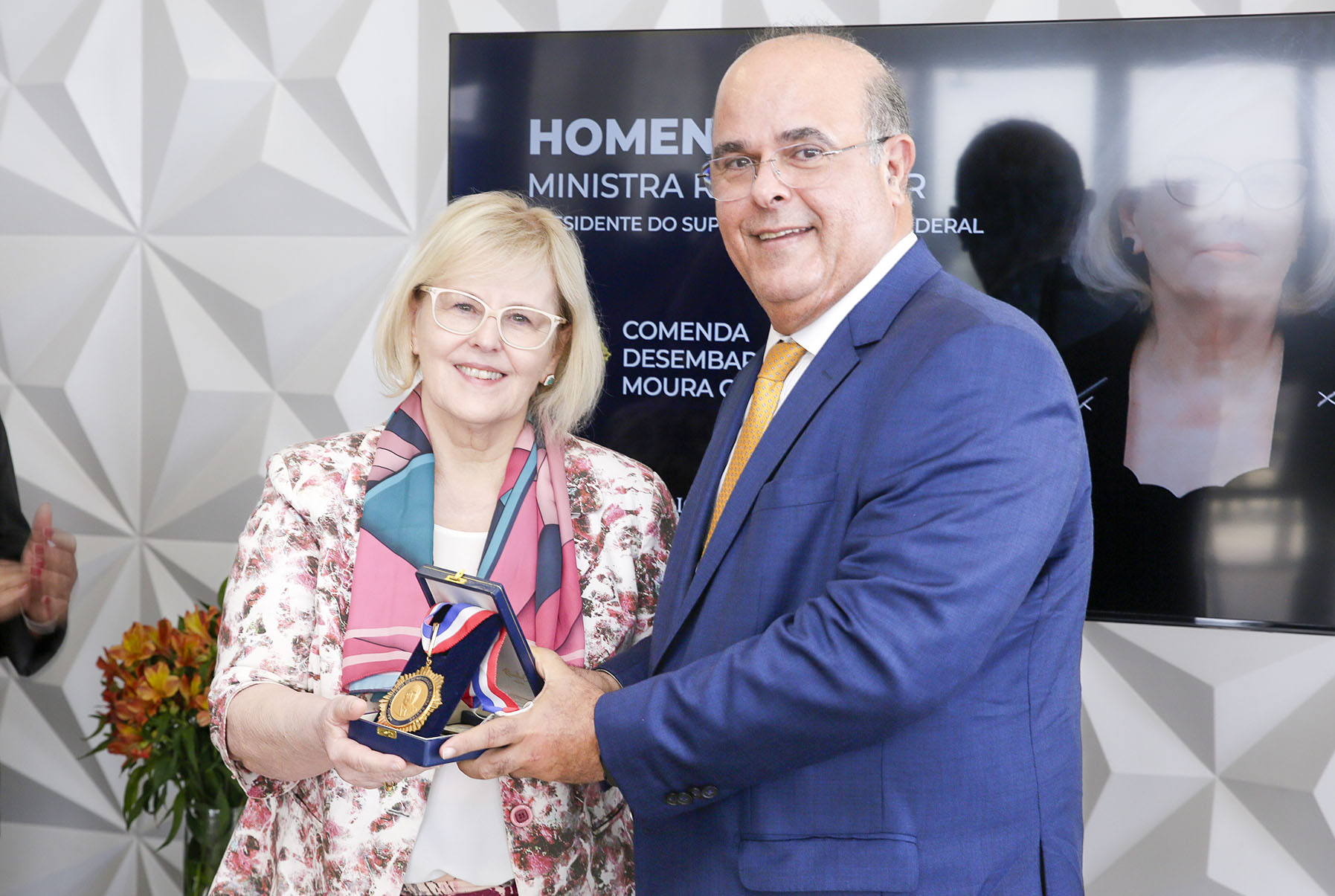 Ministra Rosa Weber recebe do TJAL a Comenda Desembargador Moura Castro.