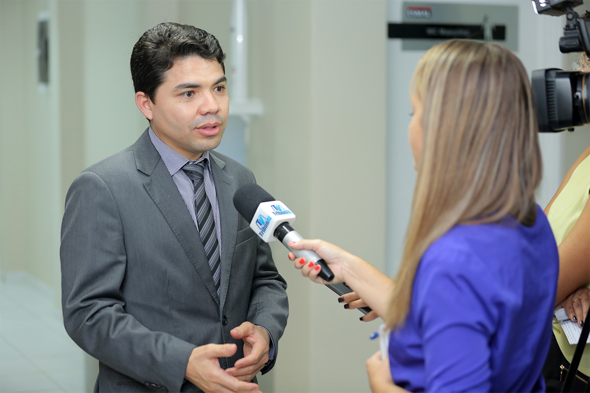 Magistrado Hélio Pinheiro é um dos autores do livro 
