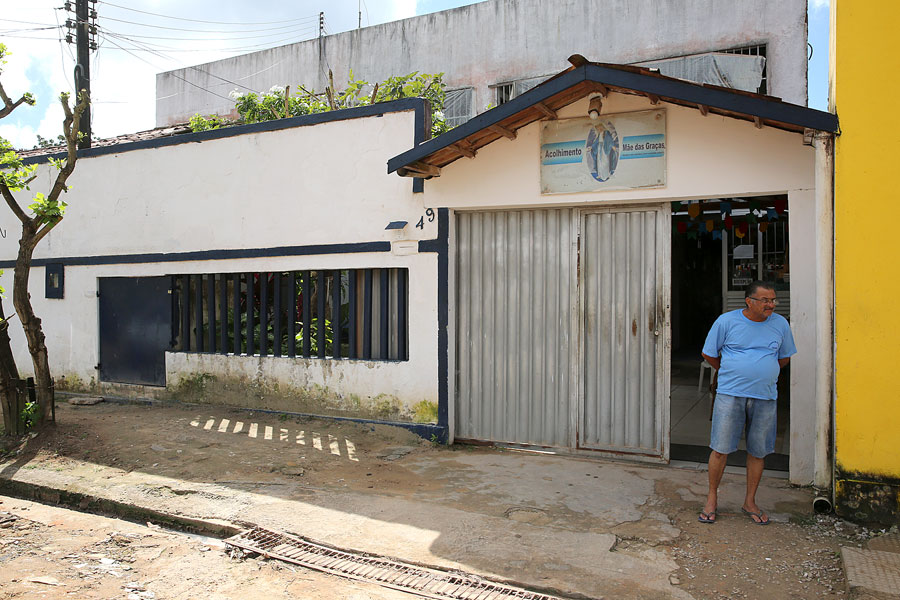 ﻿Projeto Servos entrega donativos à Associação Acolhimento Mãe das Graças.