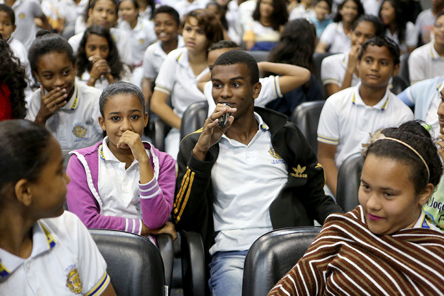 PCJE promove palestra sobre cultura do estupro para estudantes da rede pública.