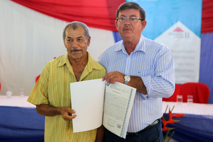 Distribuição de títulos do Programa Moradia Legal II em Messias.