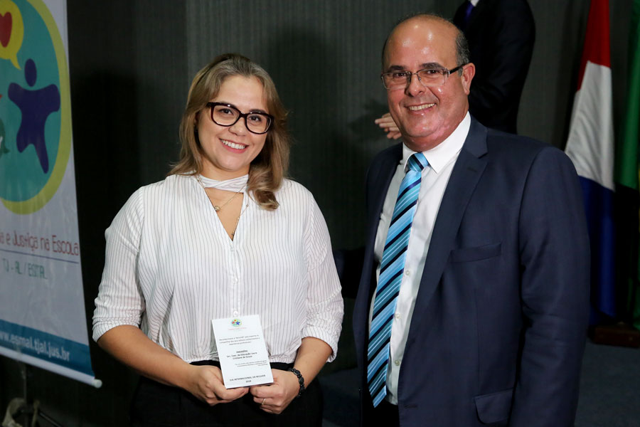 Secretária executiva da Secretaria de Estado da Educação, Laura Cristiane de Souza, foi homenageada.