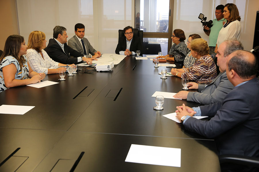 Reunião tratou sobre projeto da Prefeitura para a orla da Lagoa Mundaú.