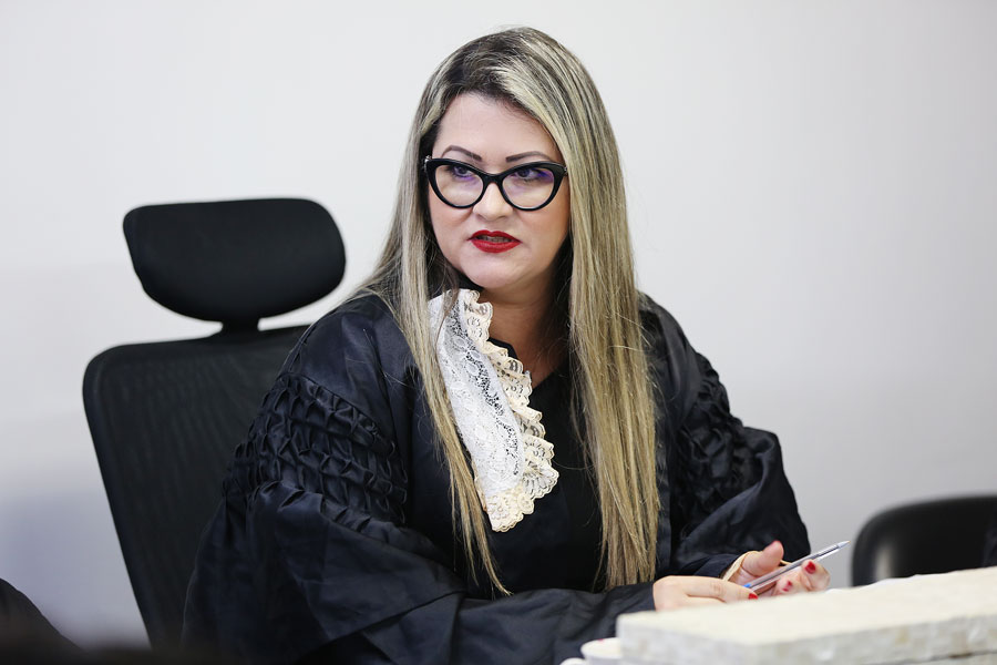Juíza Emanuela Porangaba.