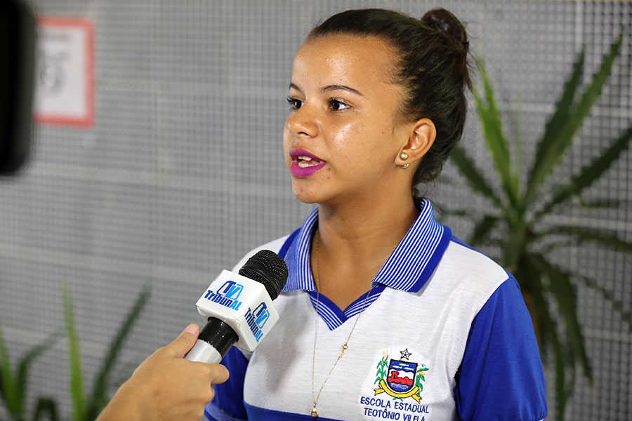 Marcela dos Santos, estudante do 8º ano do ensino fundamental da escola Teotônio Vilela.