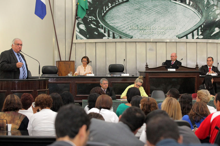 Presidente José Carlos Malta Marques discursou para comunidade a autoridades presentes no plenário da ALE.