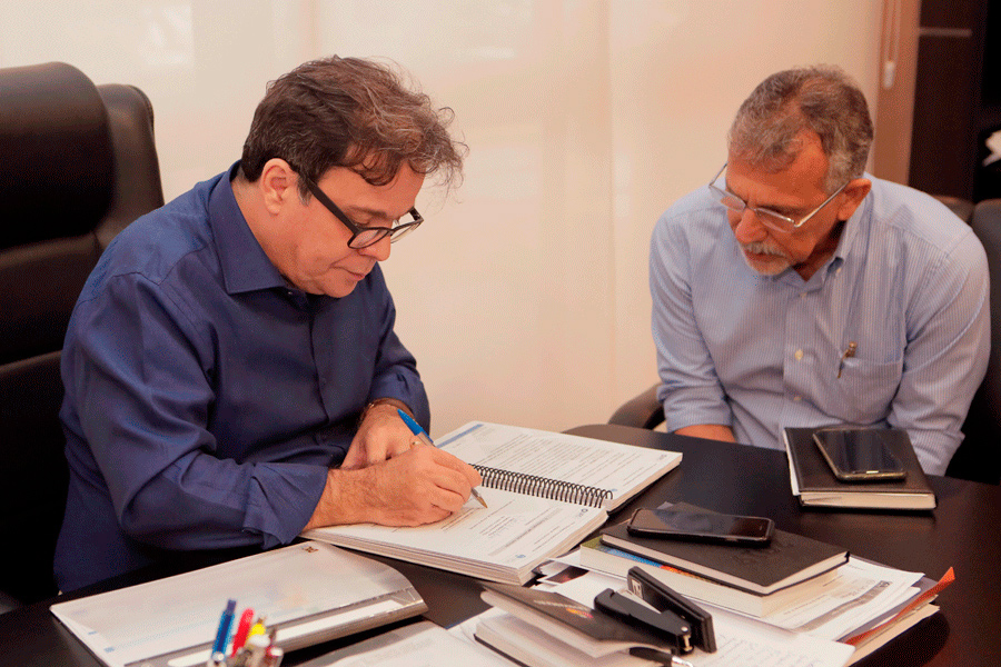 Presidente Tutmés Airan e o  diretor-adjunto de Administração do TJAL, Judson Cabral
