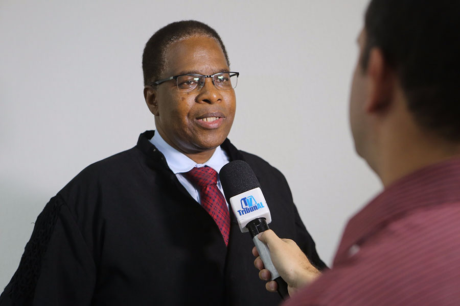 Juiz John Silas da Silva, titular da 8ª Vara Criminal de Maceió.