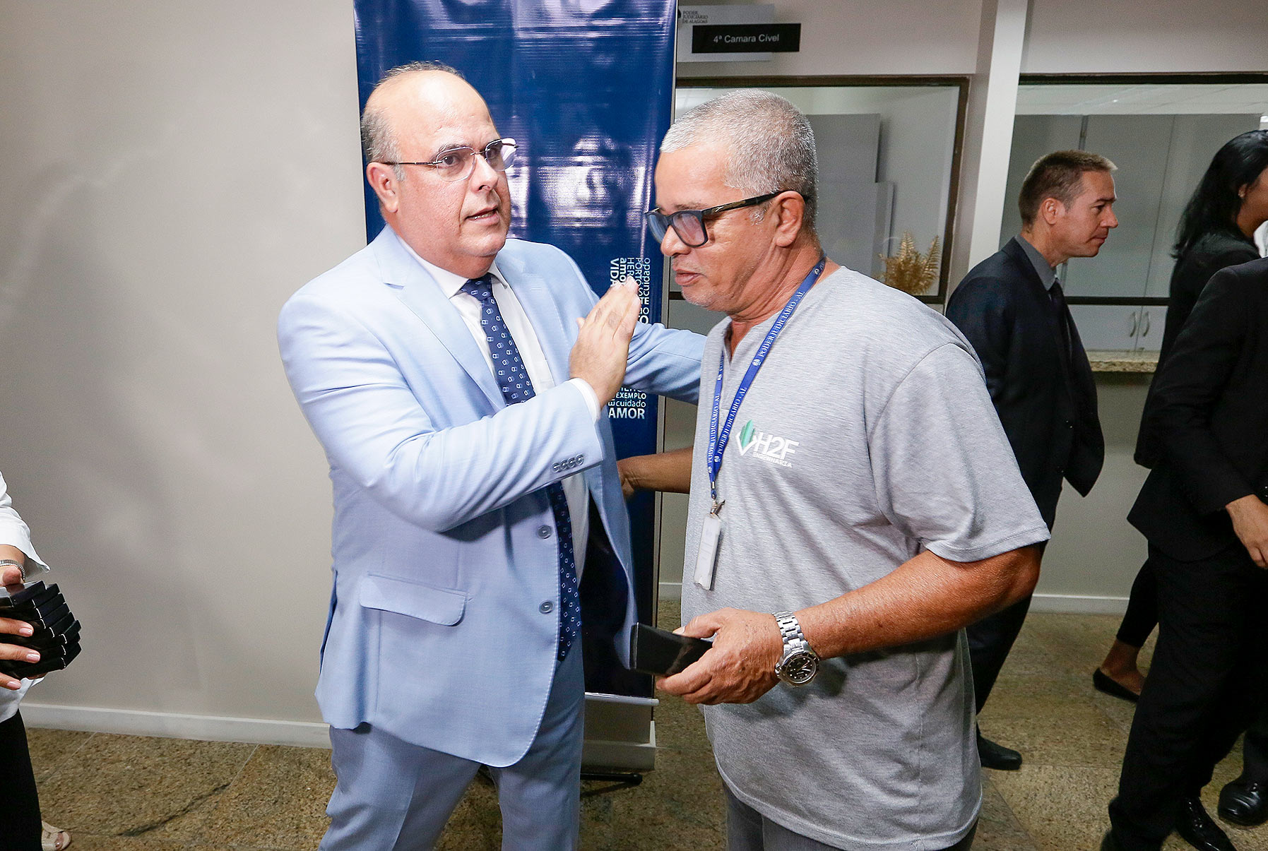 Presidência do TJAL homenageia servidores pais do Judiciário.