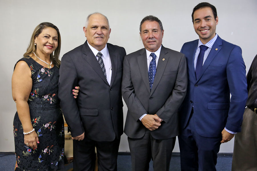 Desembargador Otávio Praxedes assume Governo do Estado.