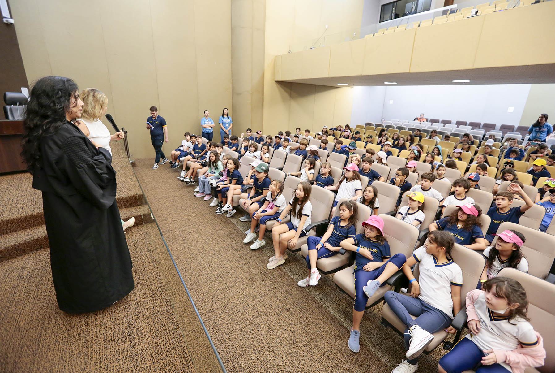 Alunos do Colégio Santa Úrsula aprendem de forma lúdica sobre o Judiciário.