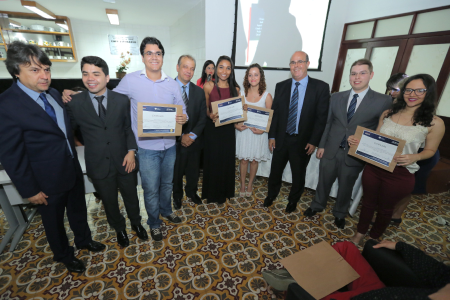 Entrega de certificados de participação no I Enpejud. Foto: Itawi Albuquerque