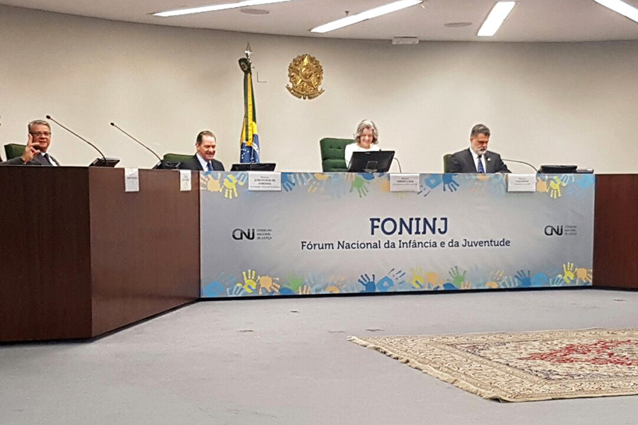 Ao centro, ministra Carmem Lúcia, presidente do STF.