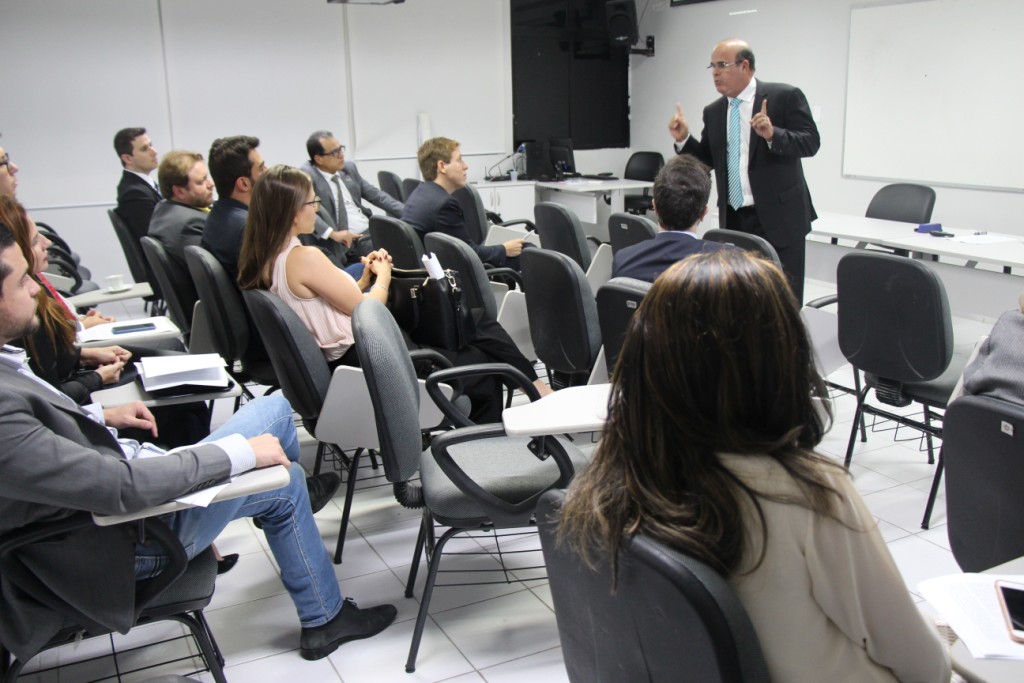 Desembargador Fernando Tourinho, diretor da Esmal. 