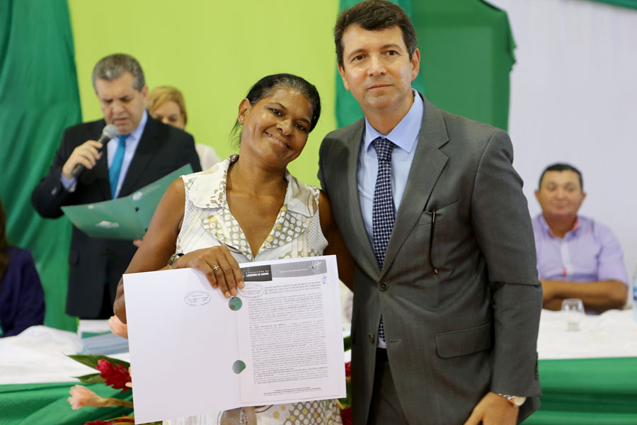 Entrega de títulos do Programa Moradia Legal II em Limoeiro de Anadia