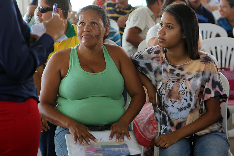 Niedja e a mãe compareceram ao mutirão,  no Jaraguá. Foto: Caio Loureiro