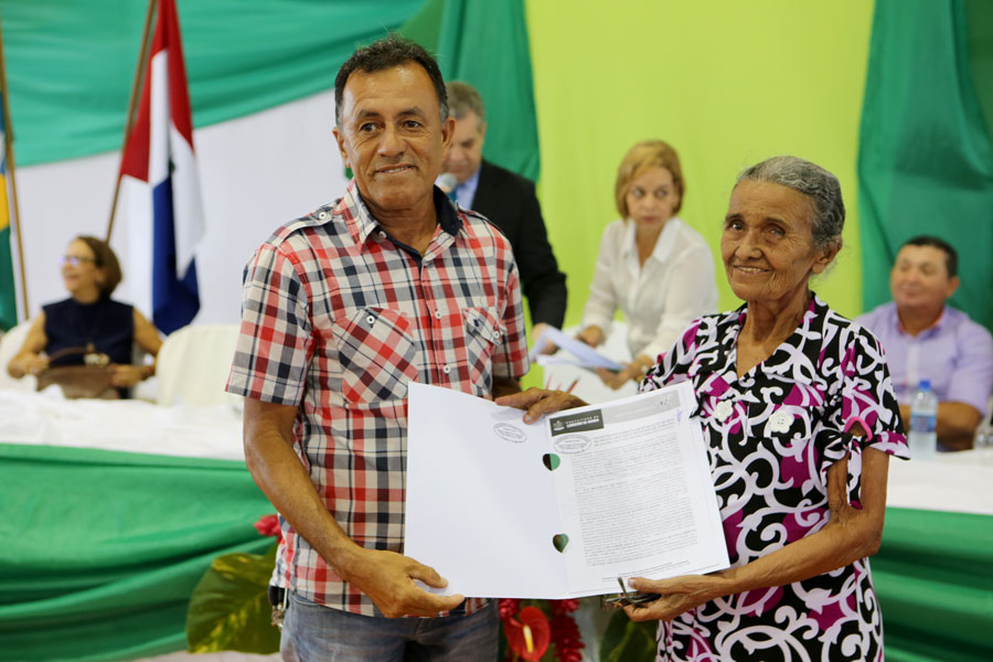 Entrega de títulos do Programa Moradia Legal II em Limoeiro de Anadia