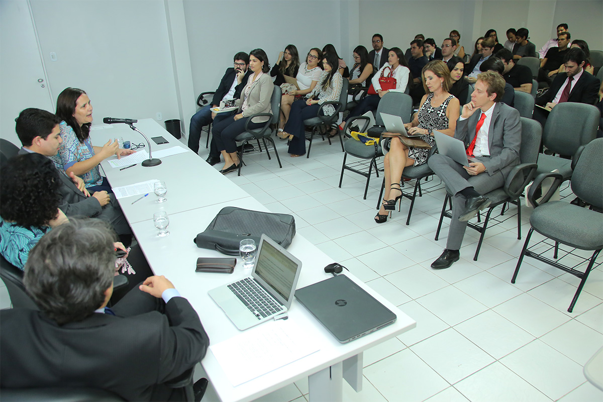 Docente portuguesa proferiu palestra sobre a proteção multinível do princípio da legalidade criminal. Foto: Itawi Albuquerque
