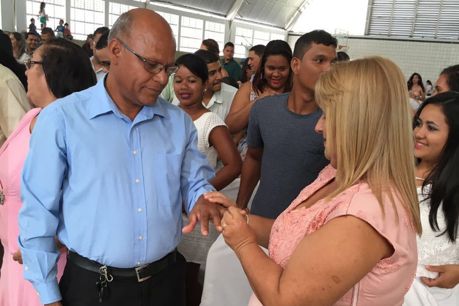 Casal troca alianças em evento do TJ/AL.